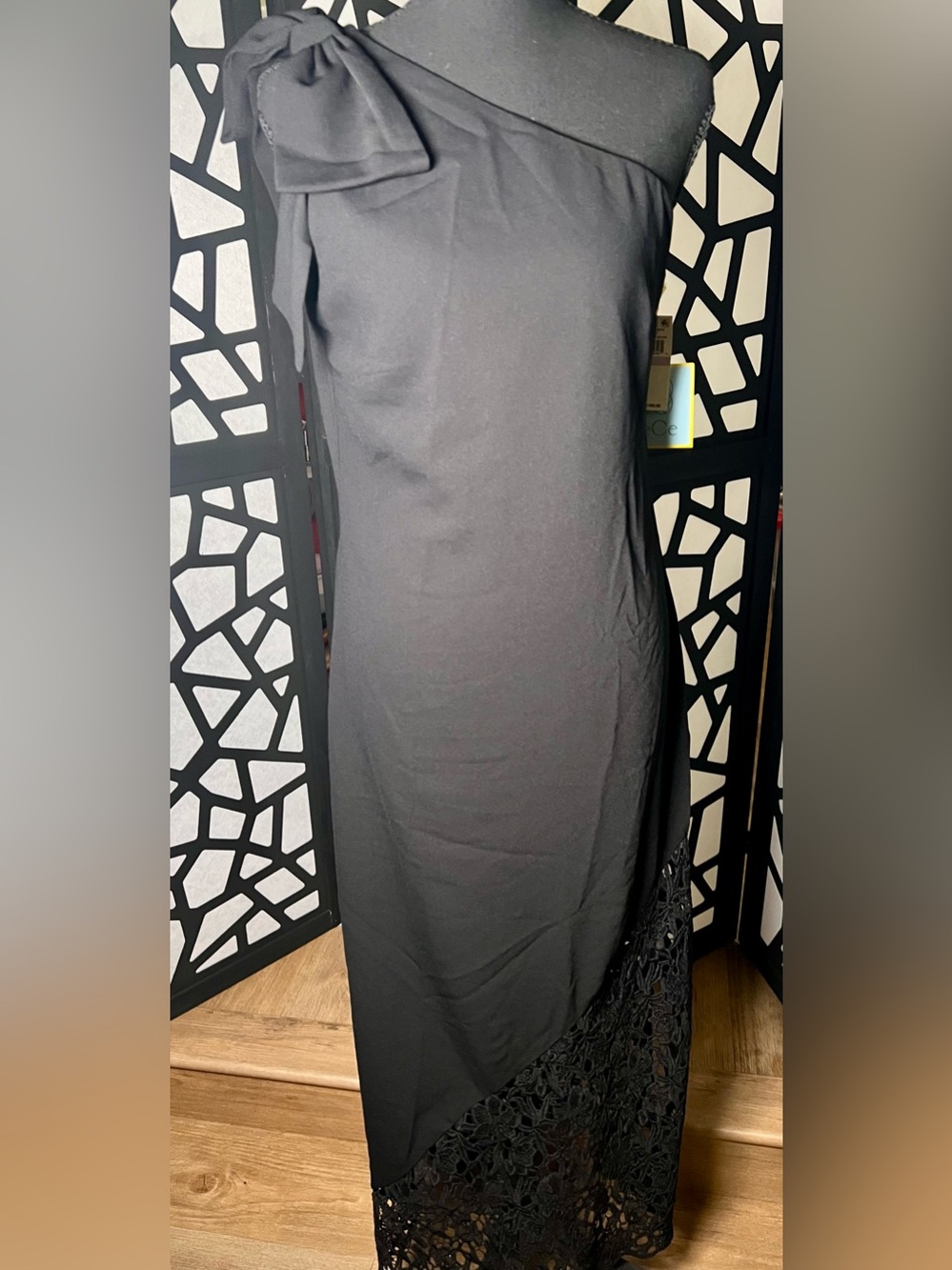 CeCe One-Shoulder Sleeveless Black Lace Maxi dress with an asymmetric hem size 6